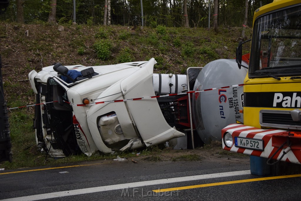 VU Gefahrgut LKW umgestuerzt A 4 Rich Koeln Hoehe AS Gummersbach P275.JPG - Miklos Laubert